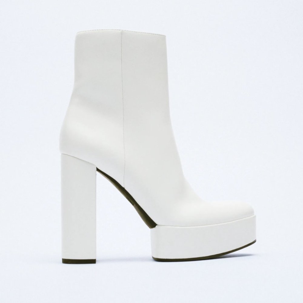 NWT White Wide Heeled Platform Sole Ankle Boots, 8